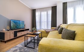 Modern & Elegant City Center Apartments